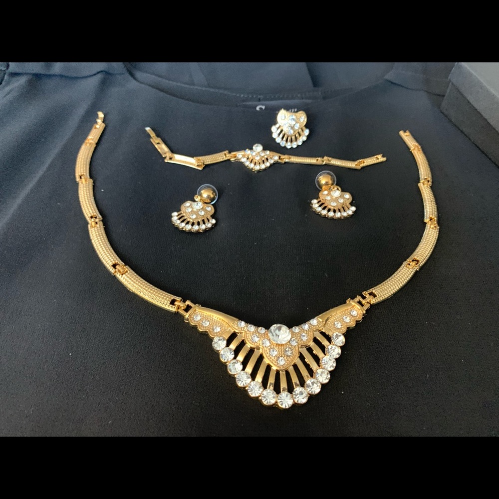 Sparkling Zircons in gold-tone setting.  Lovely pattern.